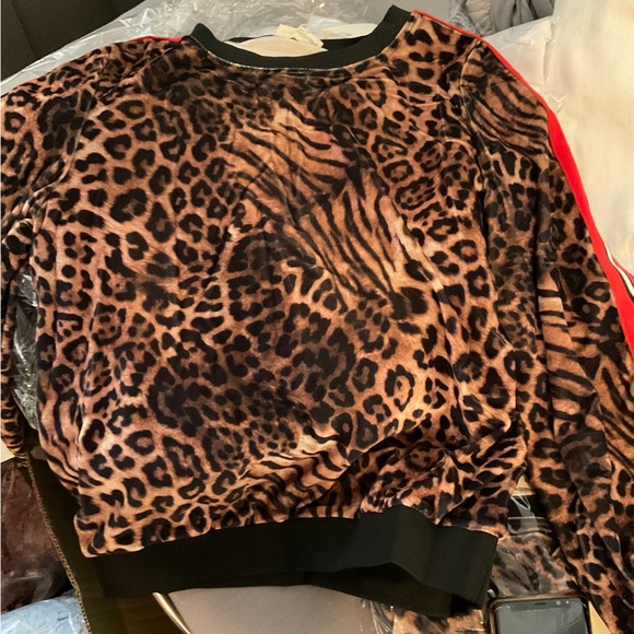 🆕Leopard Print Velvet Sweater Red Brown & Black - Picture 6 of 16